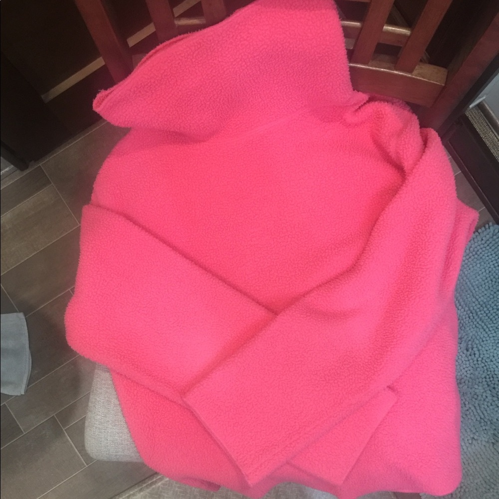 Bubblegum pink fleece pullover. Small.